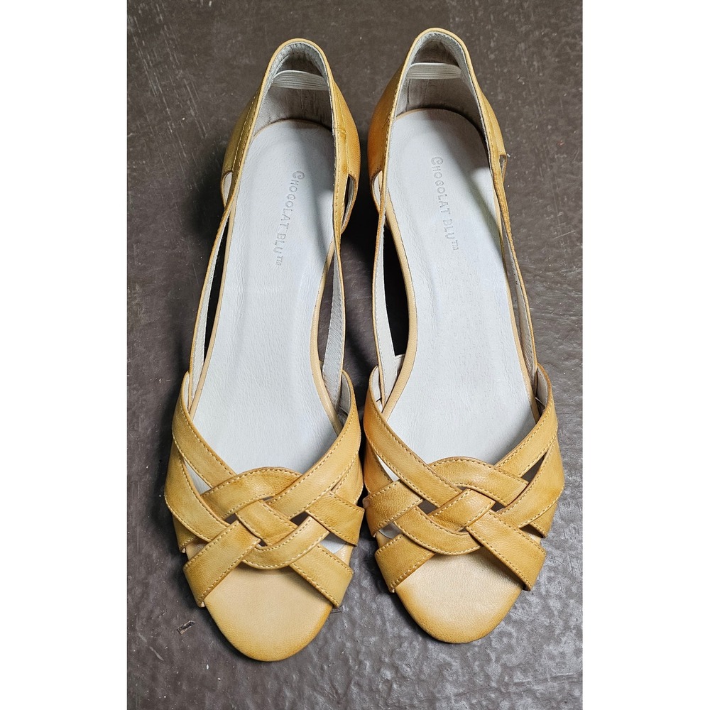 Chocolat Blu Gilly Criss Cross‎ Open Toe Sandals Mustard Women's Size 9 Medium